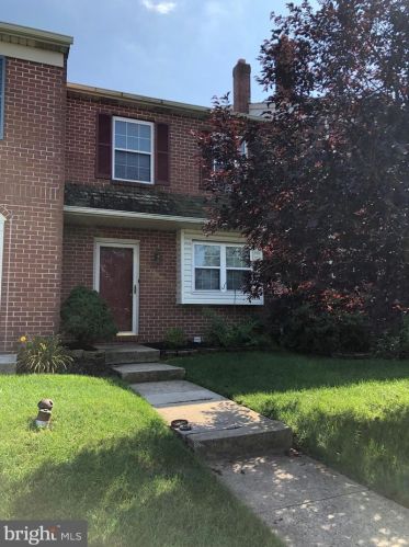 602 Village Green Dr, Gilbertsville, PA 19525-9586