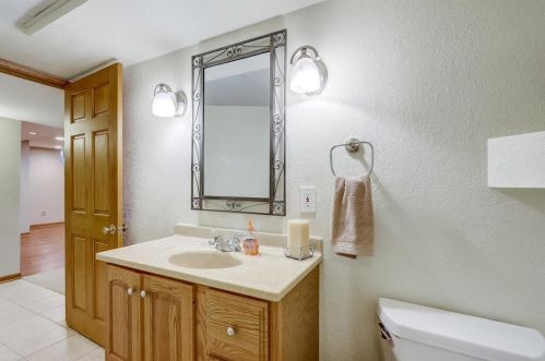 5237 20th St, Milwaukee WI 53233-2548 exterior