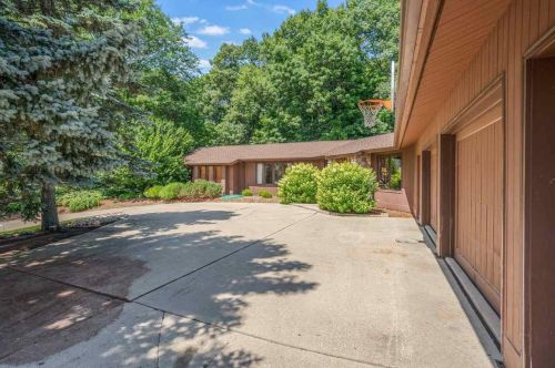 2495 Edgewood Ct, Green Bay, WI 54302-4813