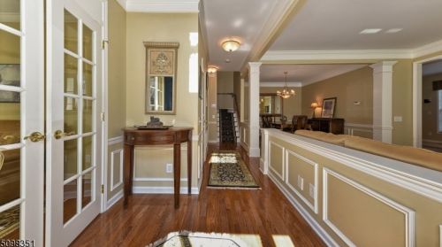 2 Generals Ln, Paterson, NJ 07512-2223