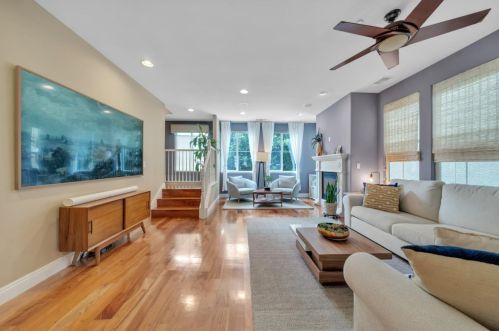 129 Azalea Dr, Mountain View CA  94041-1380 exterior