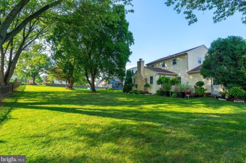 293 Stormfield Dr, Harleysville PA  19438-2330 exterior