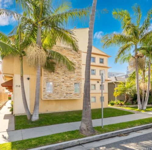 250 6th St, Seal Beach, CA 90740-6136
