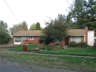 15550 Palatine Ave, Seattle, WA 98133-5916