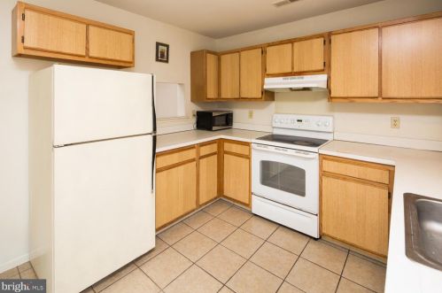 28 Periwinkle Ct, Dover DE  19904-7759 exterior