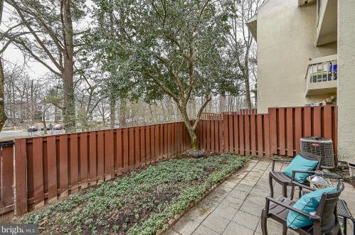 2414 Southgate Sq, Herndon VA  20191-1239 exterior