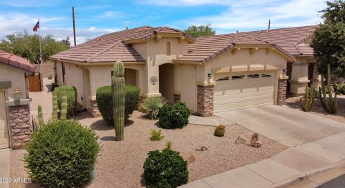 584 Twin Peaks Pkwy, San Tan Valley AZ  85143-5828 exterior
