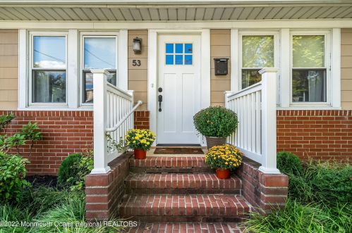 53 Manning St, Tinton Falls, NJ 07701-5518