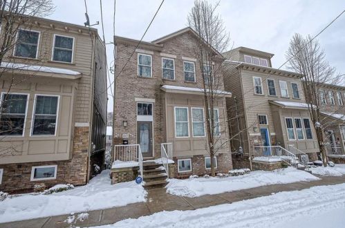 445 Wyola St, Pittsburgh, PA 15211-1135