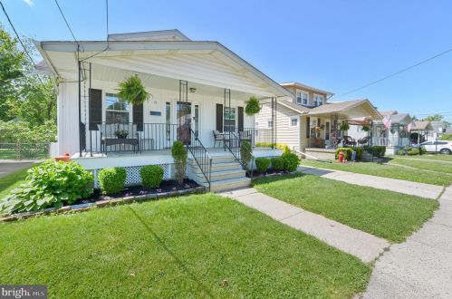 12 Moore Ave, Barrington, NJ 08007-1248