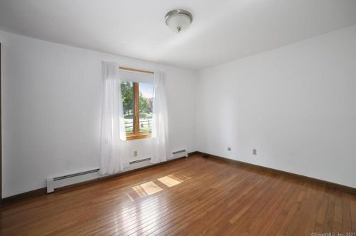 7 White Oak Dr, Southington CT  06489-3835 exterior