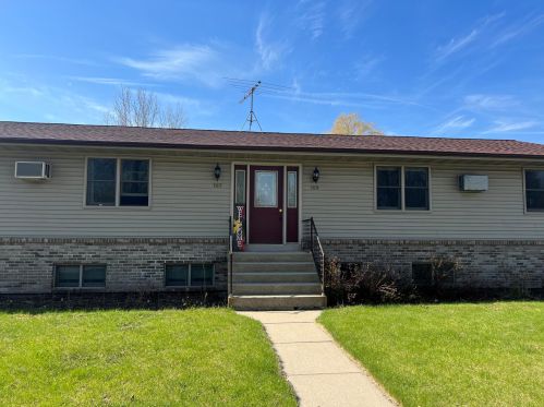 167 Paradise Dr, West Bend WI  53095-5163 exterior