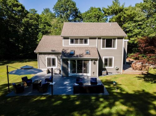 62 Demello Dr, Tiverton RI  02878-2770 exterior