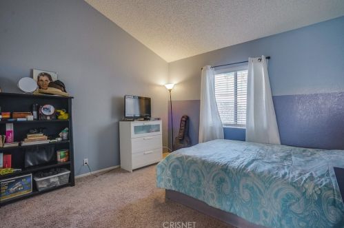 28101 Vista View Dr, Santa Clarita CA  91351-5710 exterior