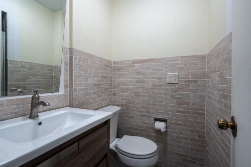 1545 Cedar Ln, Milwaukee WI  53217-1102 exterior