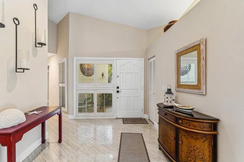 22 Dorchester Cir, West Palm Beach, FL 33418-7101