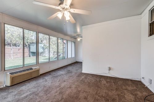 2215 Dennis St, Irving TX 75062-4273 exterior