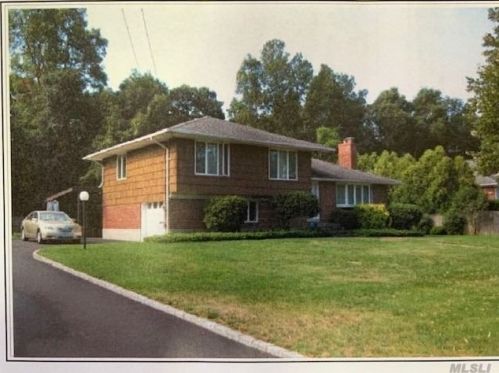 5 Julia Ln, Elwood, NY 11731-5902