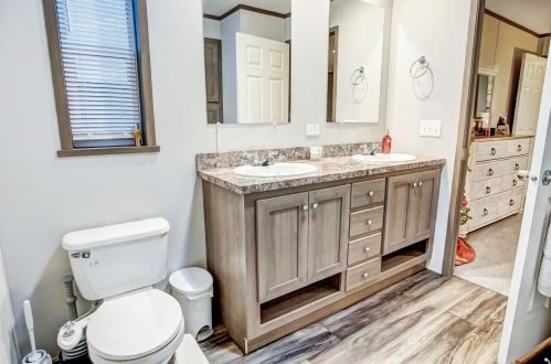 4795 Snowdrift Ln, Zanesville OH  43701-7098 exterior