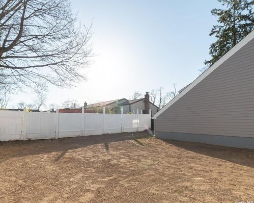 77 Andrews Ave, Wheatley Heights NY  11798-1833 exterior