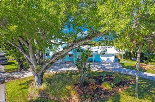 1296 14th Ave, Naples, FL 34102-5250