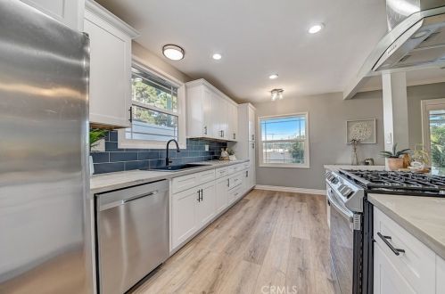 820 Stevely Ave, Long Beach CA 90815-3557 exterior