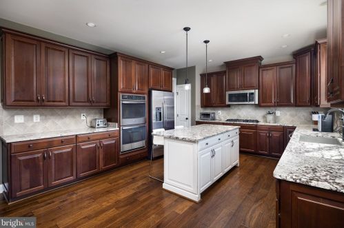 15909 Paynes Farm Dr, Haymarket VA  20169-8123 exterior