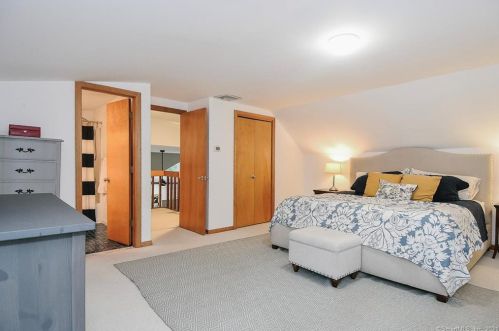 23 Woodruff Rd, Farmington CT  06032-2025 exterior