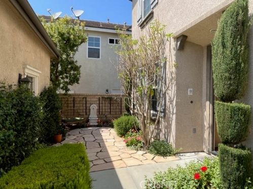 17017 Strawberry Pine Ct, Santa Clarita, CA 91387-6952