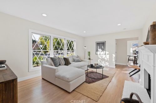 6554 Colbath Ave, Van Nuys CA  91401-1503 exterior