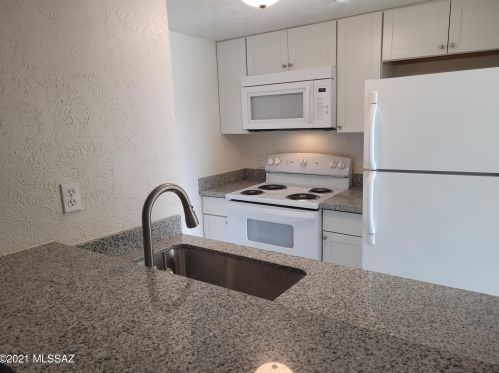 1620 Wilmot Rd, Tucson AZ  11110-4457 exterior