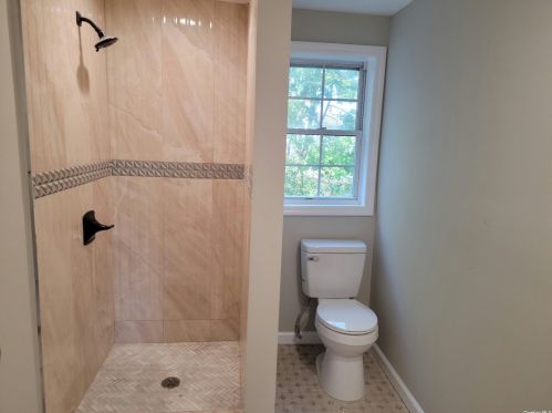 72 Cherry Ave, West Sayville NY  11796-1214 exterior