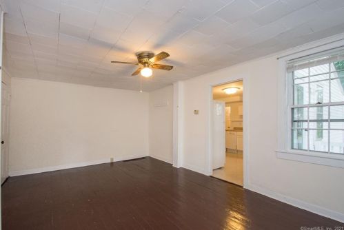 1047 Farmington Ave, Hartford CT  06107-2109 exterior