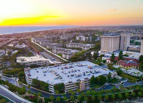 280 Cagney Ln, Newport Beach CA  92663-1617 exterior