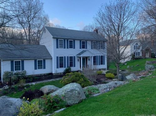 500 Dennison Rdg, Manchester, CT 06040-6847