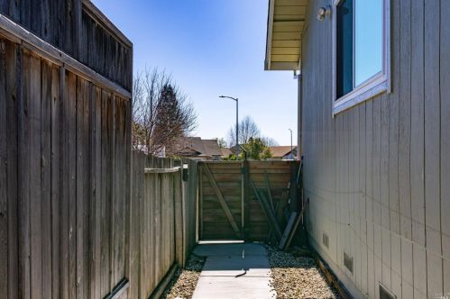 9591 Kristine Way, Windsor CA  95492-8889 exterior