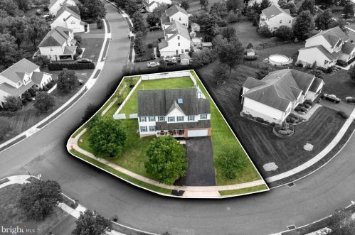 1170 Silcox Dr, Gilbertsville, PA 19525-8874