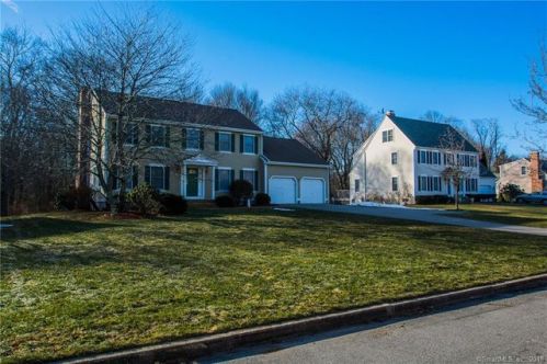 7 Spinnaker Rd, Waterford, CT 06385-3723