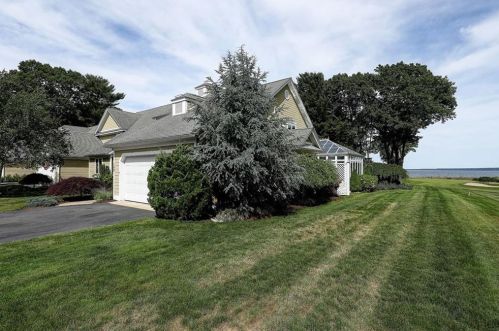 105 Woods Way, North Kingstown, RI 02852-1062