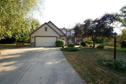 26469 Hummingbird Dr, Waterford, WI 53185-5514