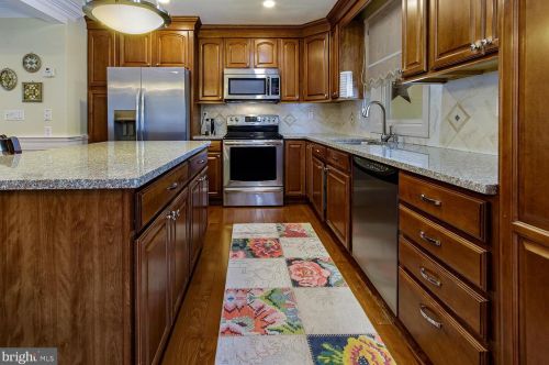 6 Chapel Ct, Riverton, NJ 08077-3901