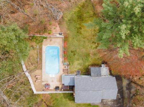 24 Severance Dr, Londonderry NH  03053-3118 exterior