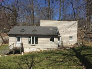 9 Northwestern Way, Hopatcong NJ  07843-1594 exterior