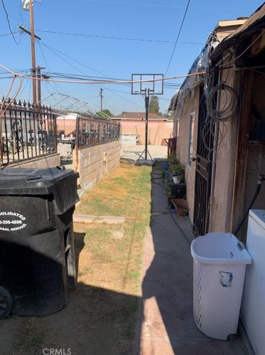 5433 Pelleur St, Lynwood CA  90262-5520 exterior