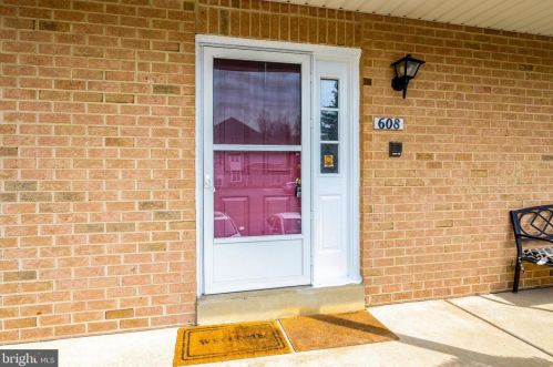 608 Valley Glen Rd, Melrose Park, PA 19027-1746
