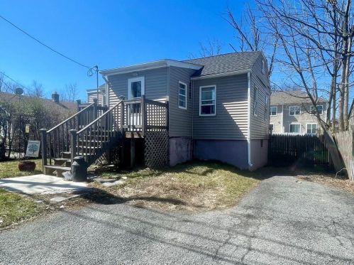 11 Anthony St, Middletown, NY 10940-3306