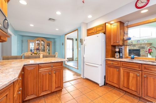 2111 Skipper Ct, North Bellmore NY  11710-3011 exterior