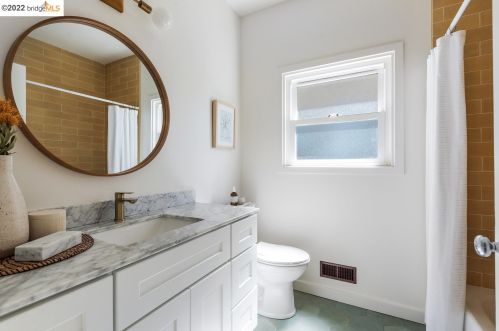 2718 Russell St, Berkeley CA 94705-2333 exterior