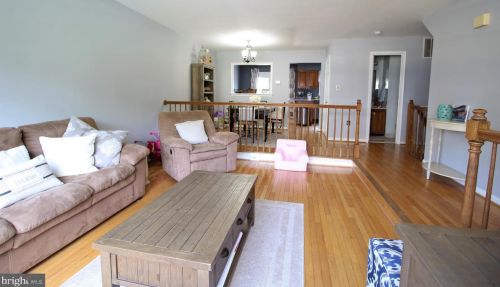 7435 Ridge Oak Ct, Springfield VA  22153-1914 exterior