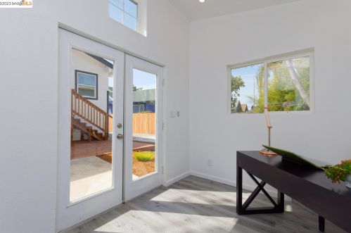 950 39 St, Oakland CA 94608-3899 exterior